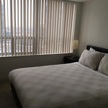 Maplewood Suites - Square One Mississauga Buitenkant foto