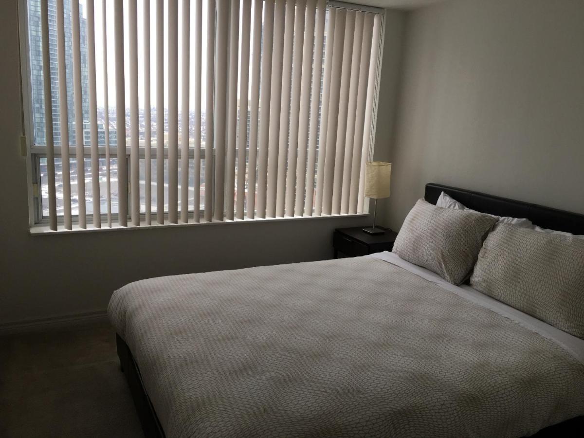 Maplewood Suites - Square One Mississauga Buitenkant foto