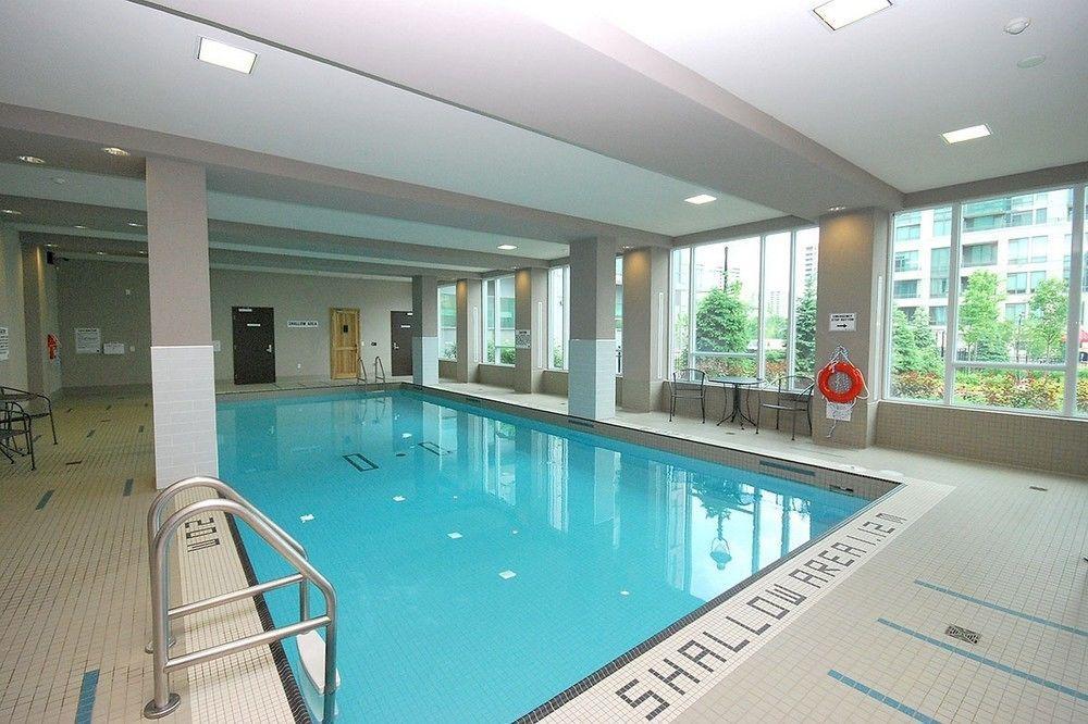 Maplewood Suites - Square One Mississauga Buitenkant foto