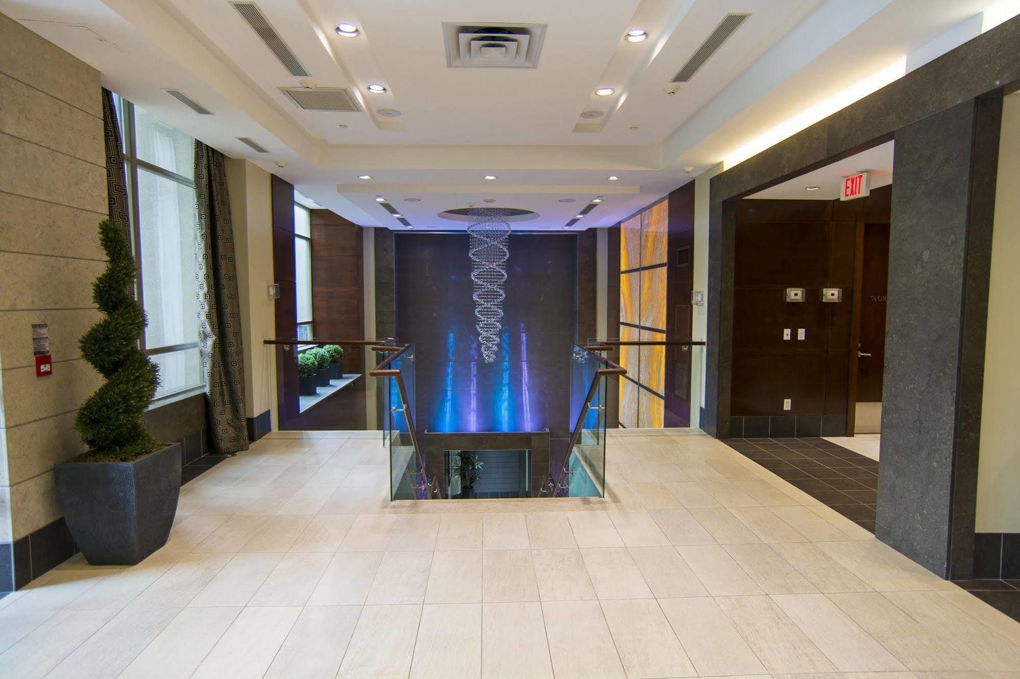 Maplewood Suites - Square One Mississauga Buitenkant foto
