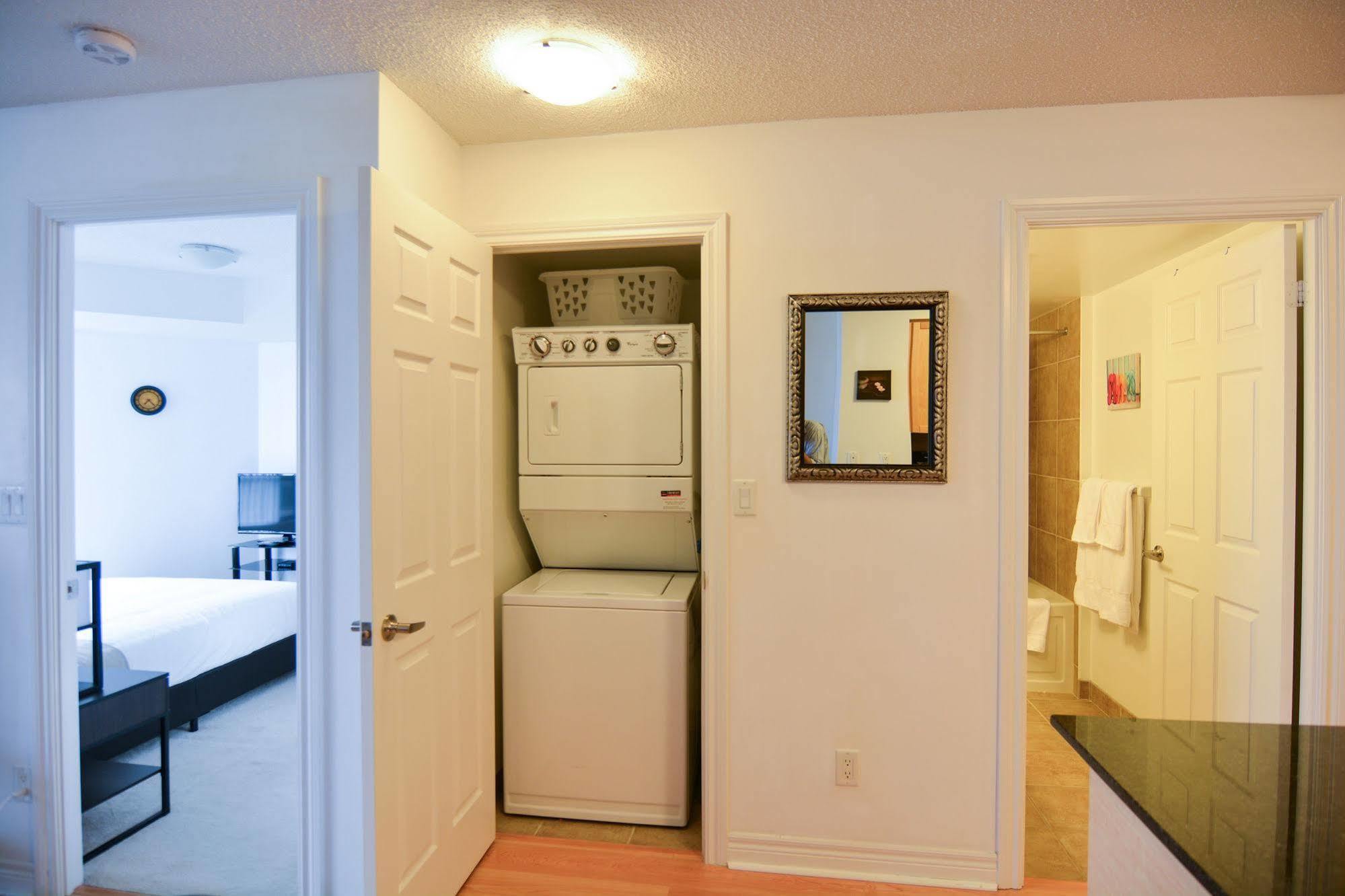 Maplewood Suites - Square One Mississauga Buitenkant foto