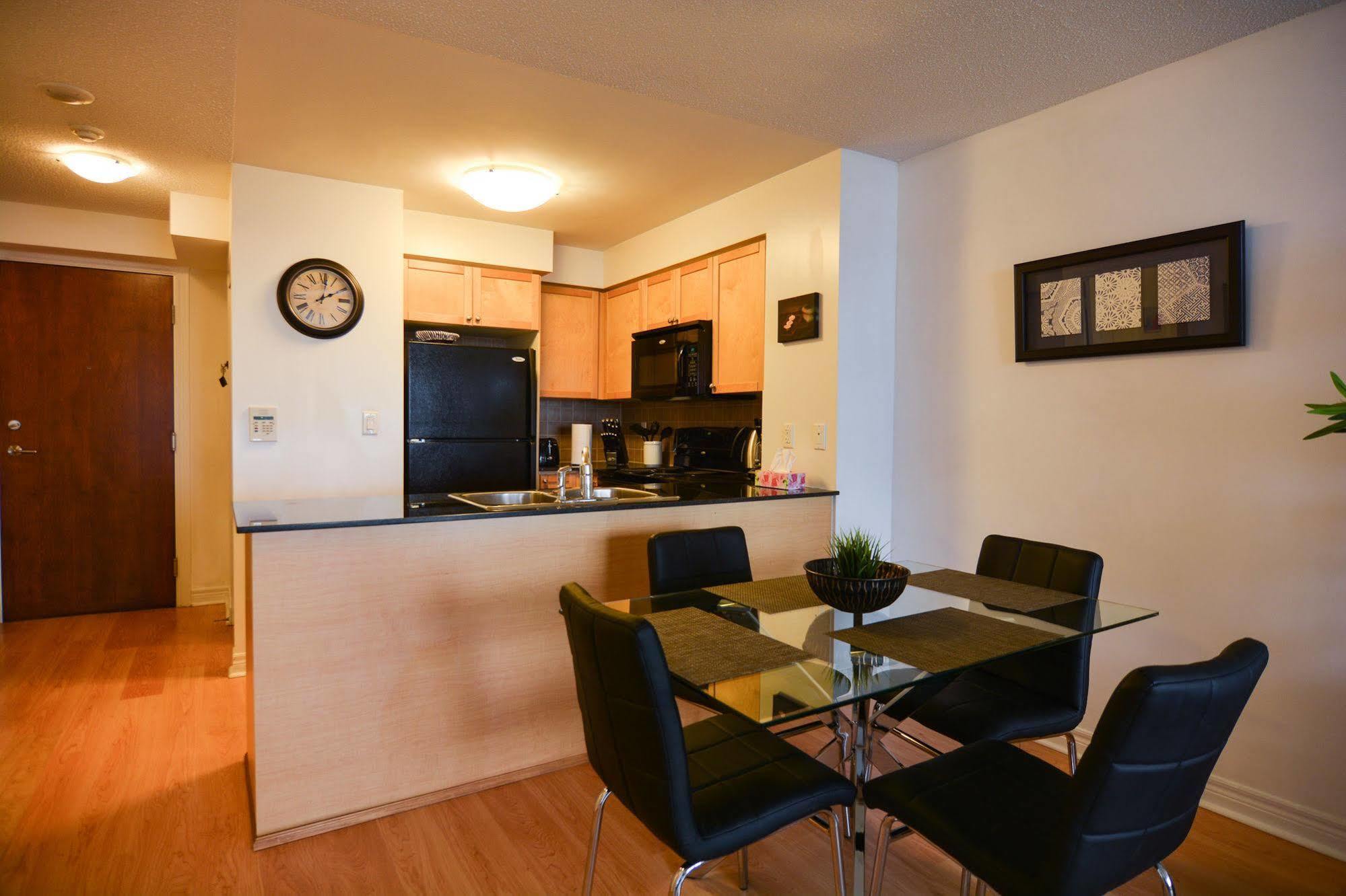 Maplewood Suites - Square One Mississauga Buitenkant foto
