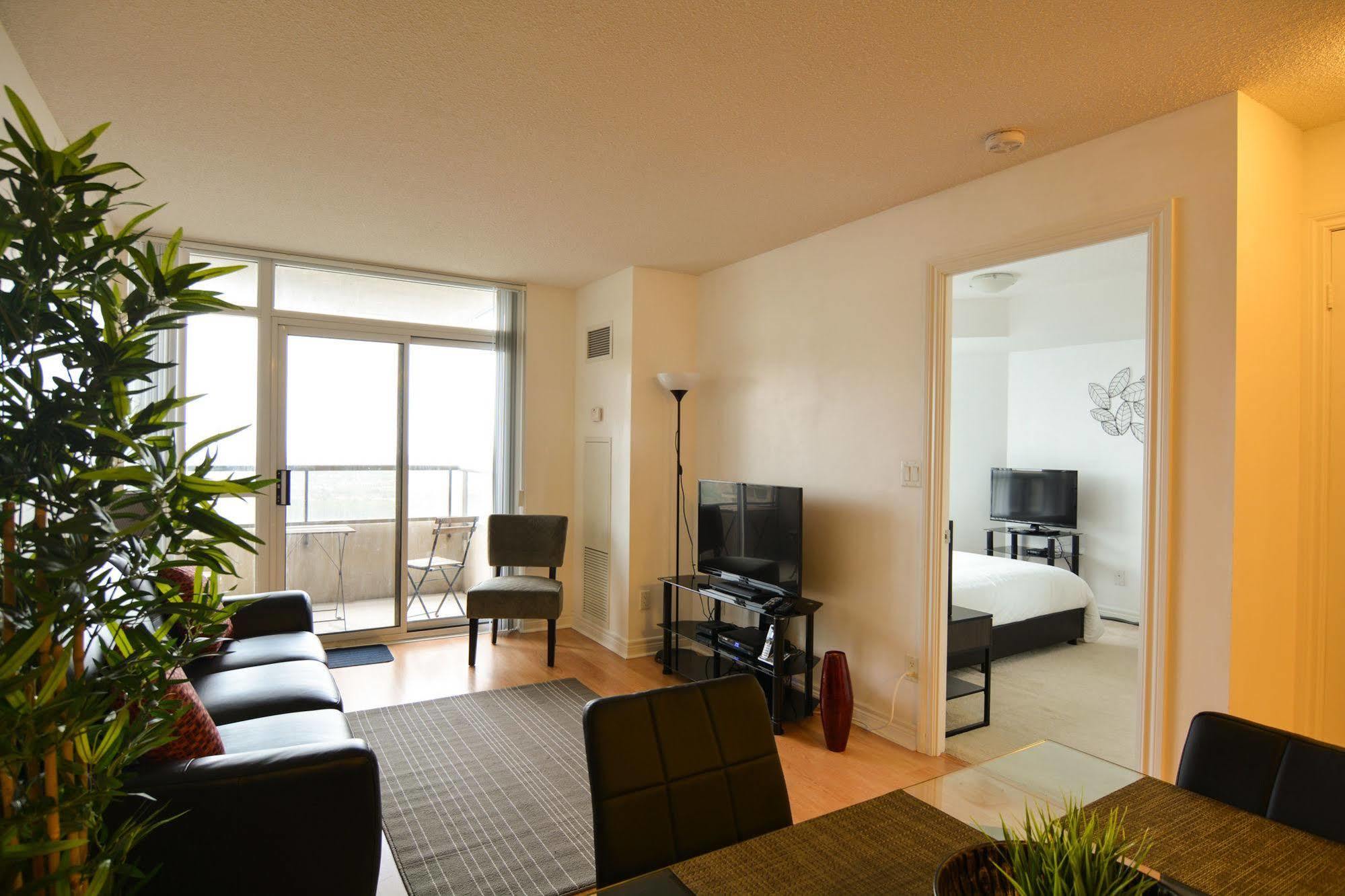 Maplewood Suites - Square One Mississauga Buitenkant foto