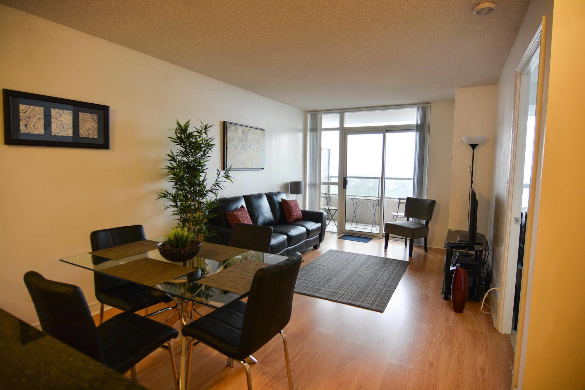 Maplewood Suites - Square One Mississauga Buitenkant foto