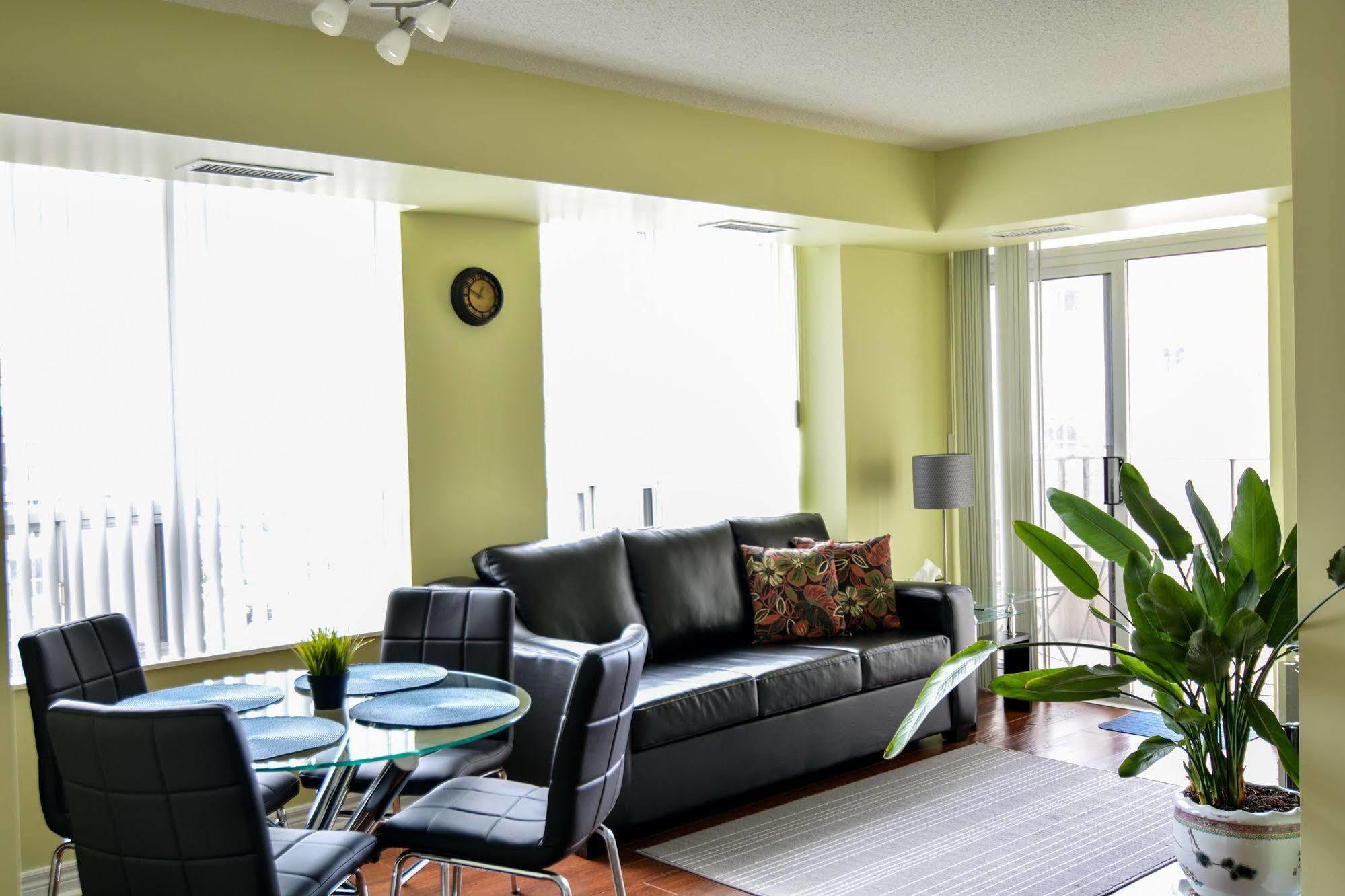 Maplewood Suites - Square One Mississauga Buitenkant foto