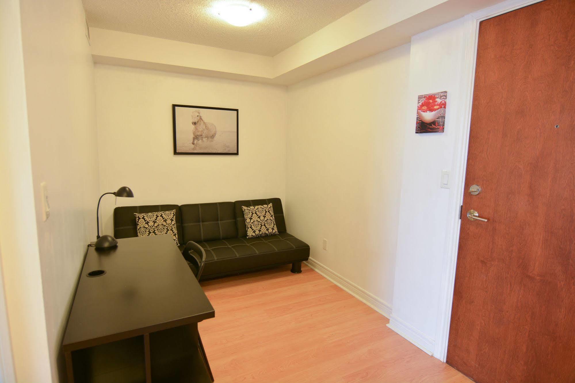 Maplewood Suites - Square One Mississauga Buitenkant foto