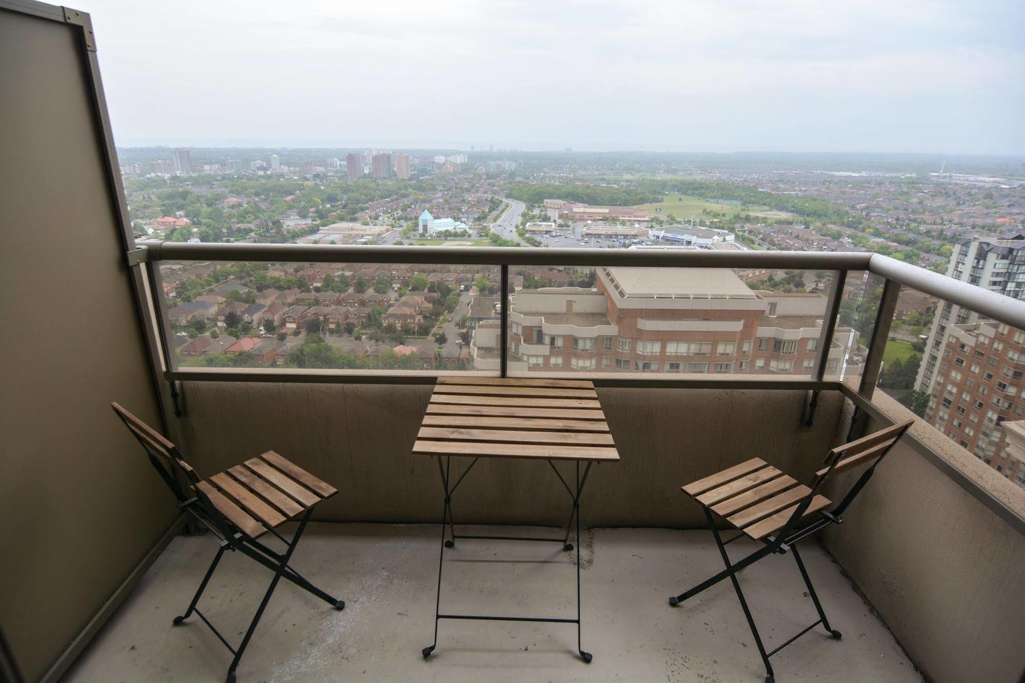 Maplewood Suites - Square One Mississauga Buitenkant foto